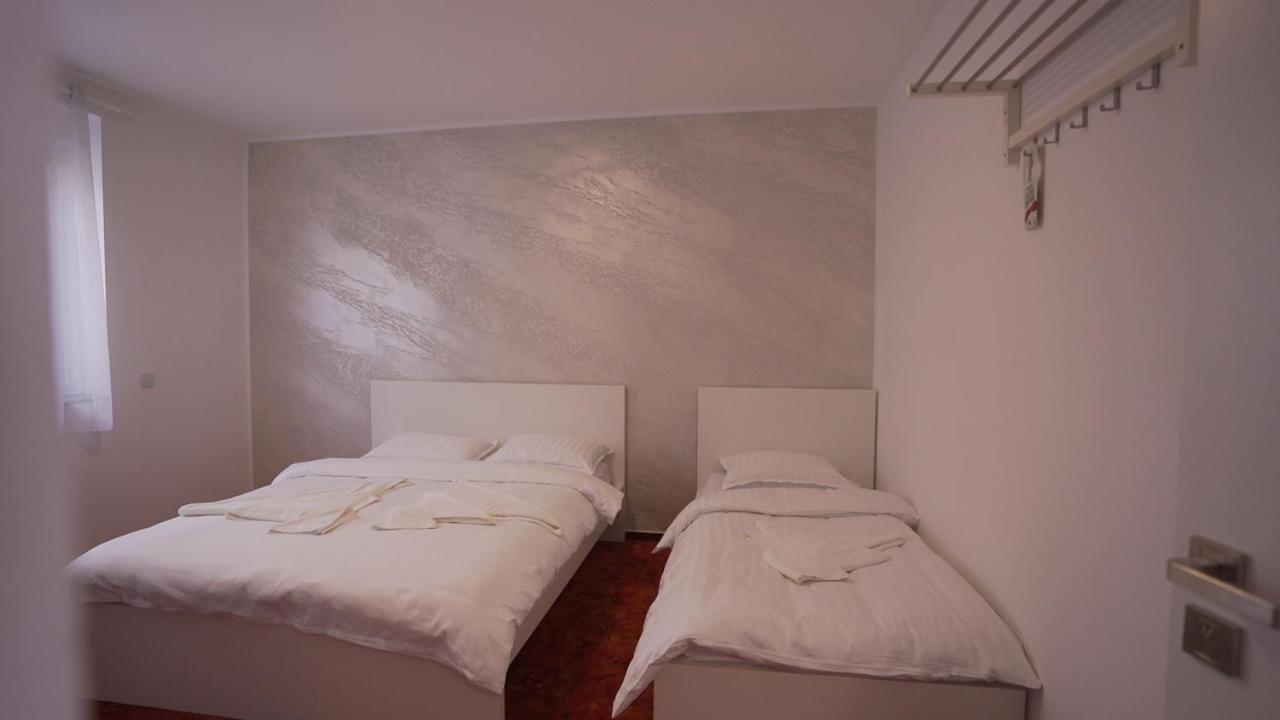 Vivo House Bed and Breakfast Târgu-Mureş Esterno foto